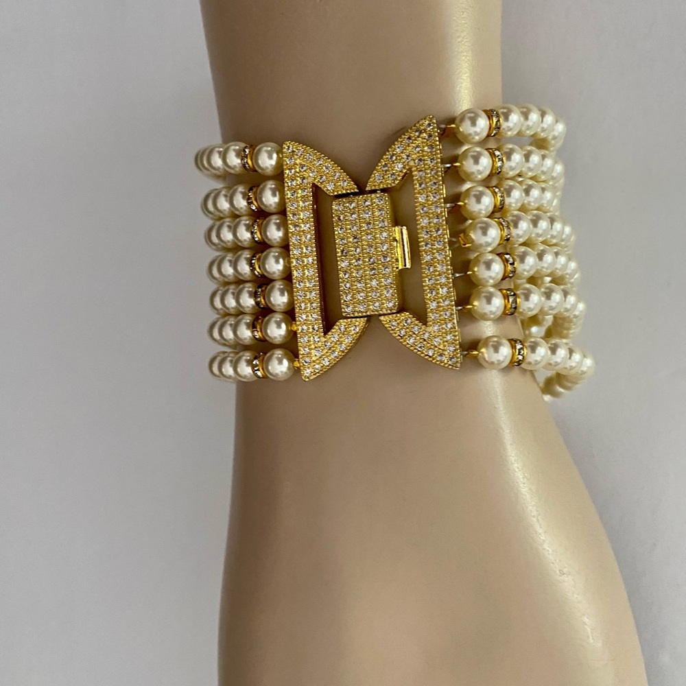 Swarovski Cream 5mm pearls bracelets handmade In usa By Heftsi